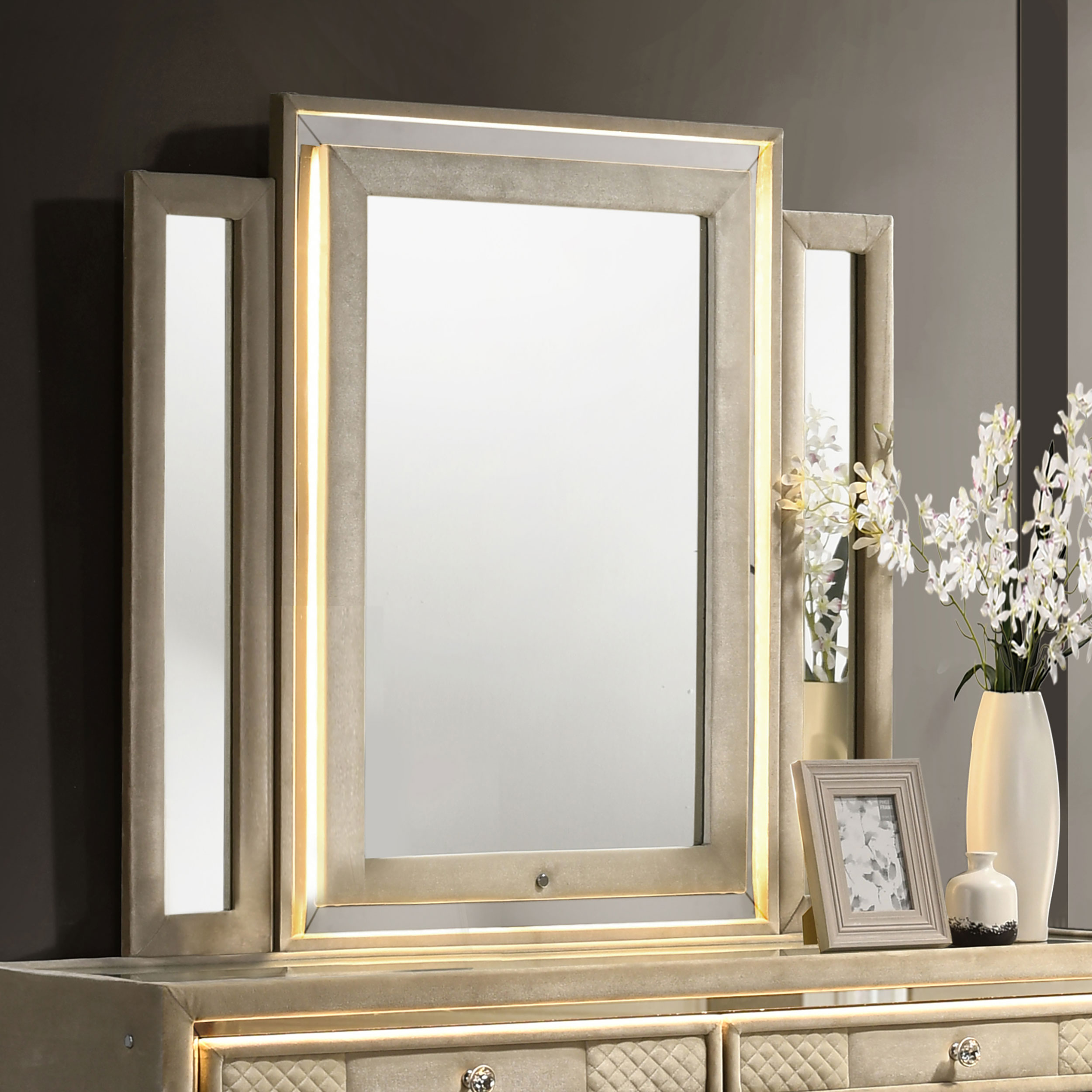 Lorient mirror