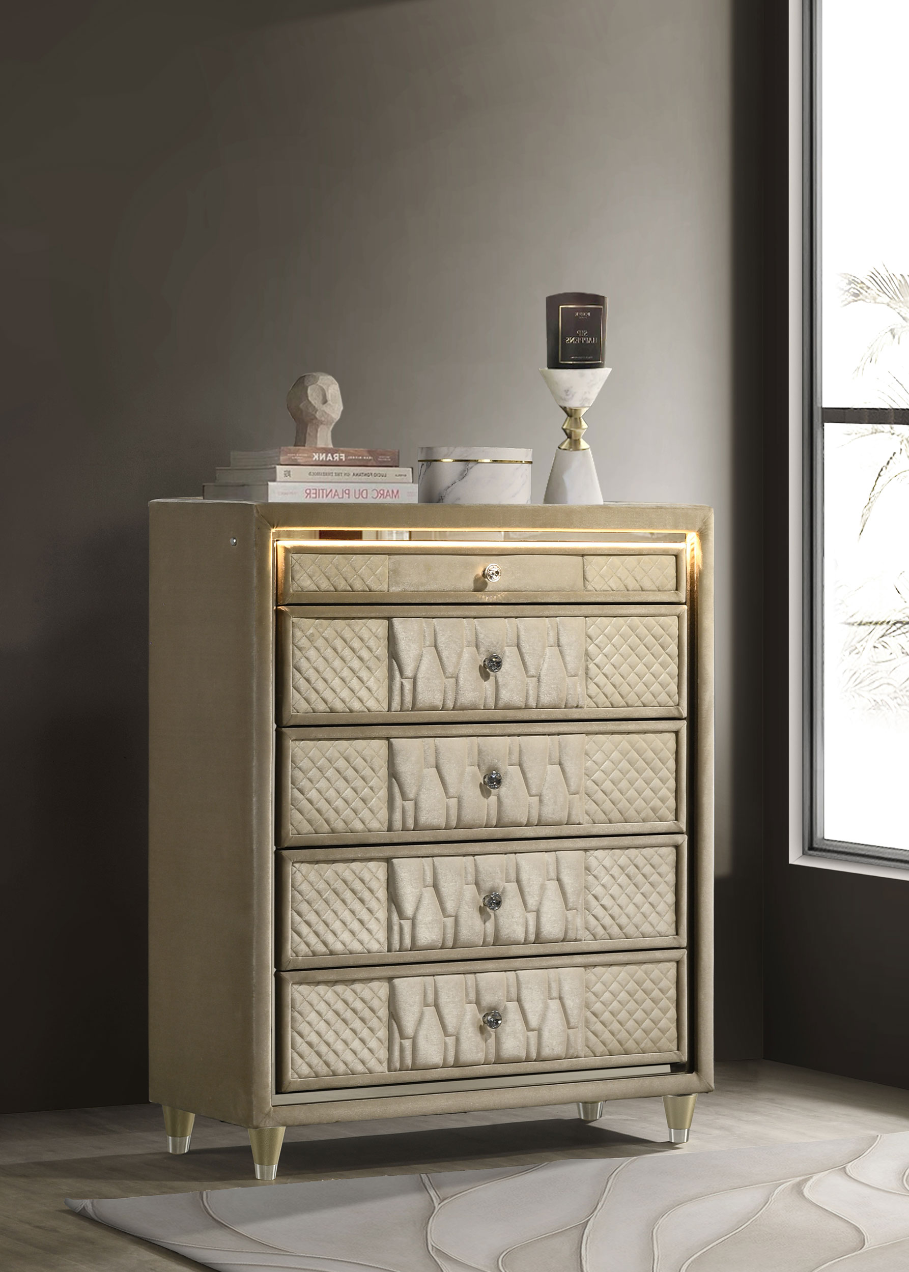 Lorient chest